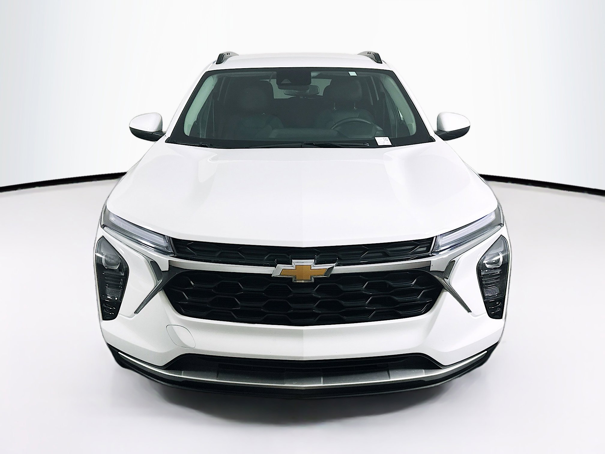 Used 2025 Chevrolet Trax LT w/ LT Convenience Package image 2