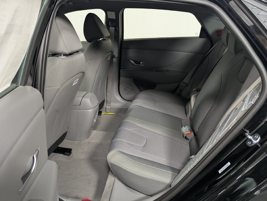 New 2026 Hyundai Elantra SE FWD image 23