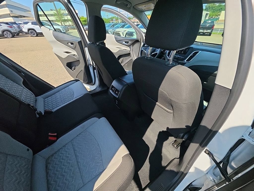 Used 2023 Chevrolet Equinox LS FWD image 24