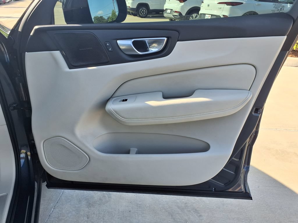 Certified 2024 Volvo XC60 B5 Plus w/ Protection Package Premier AWD/4WD image 21