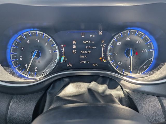 Used 2024 Chrysler Pacifica Touring-L FWD image 31