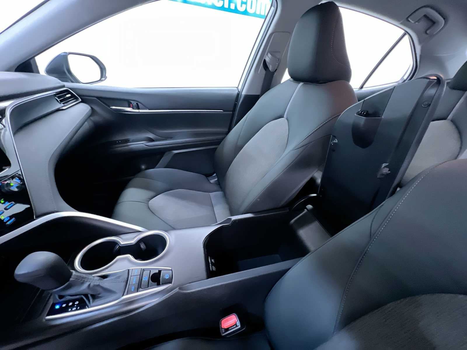 Used 2022 Toyota Camry LE w/ Carpet Mat Package (TMS) AWD/4WD image 29