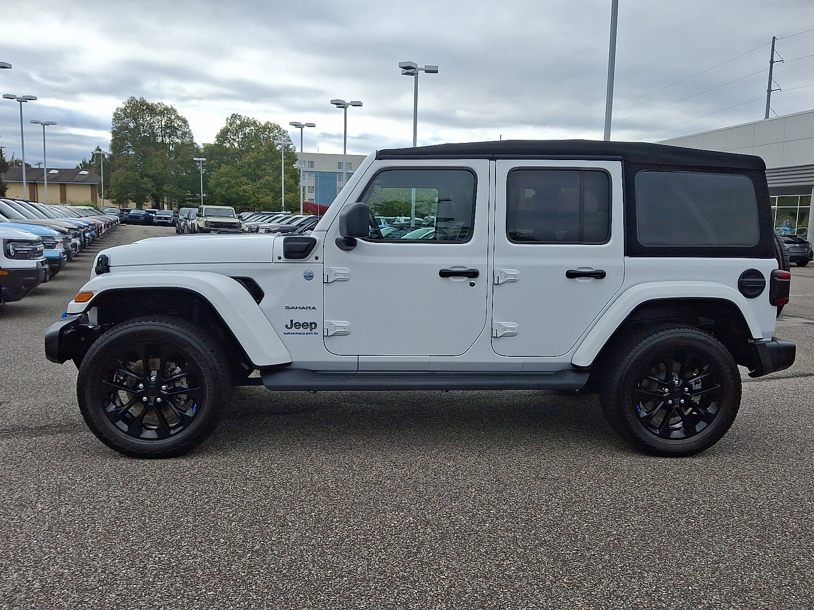 Used 2023 Jeep Wrangler Sahara w/ Cold Weather Group image 6