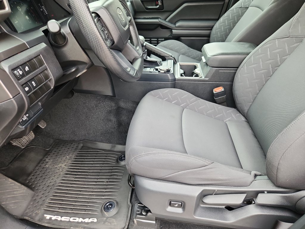 Used 2025 Toyota Tacoma SR5 AWD/4WD image 7
