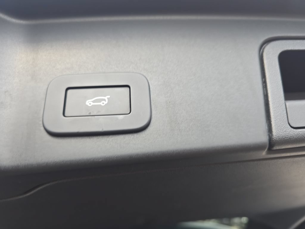 Certified 2025 Land Rover Range Rover Evoque Dynamic SE AWD/4WD image 16