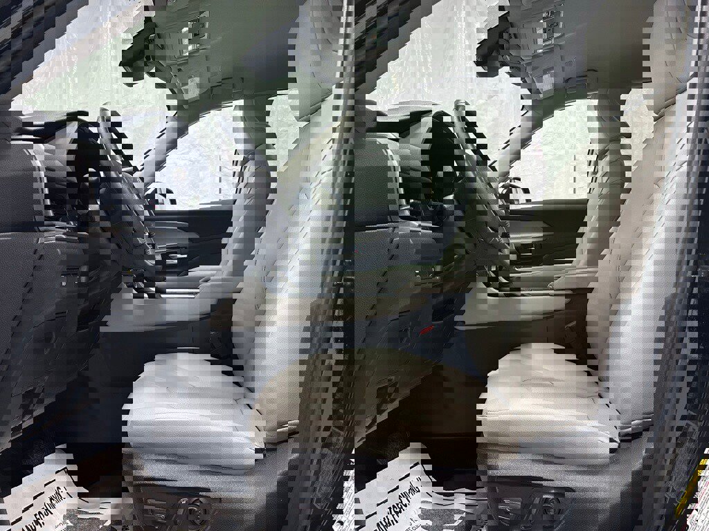 Used 2025 Toyota Grand Highlander AWD image 15