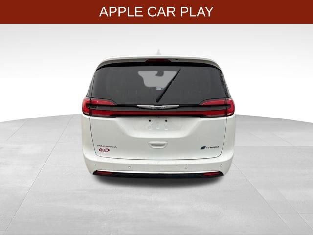 Used 2022 Chrysler Pacifica Touring-L w/ Uconnect Theater Family Group image 6