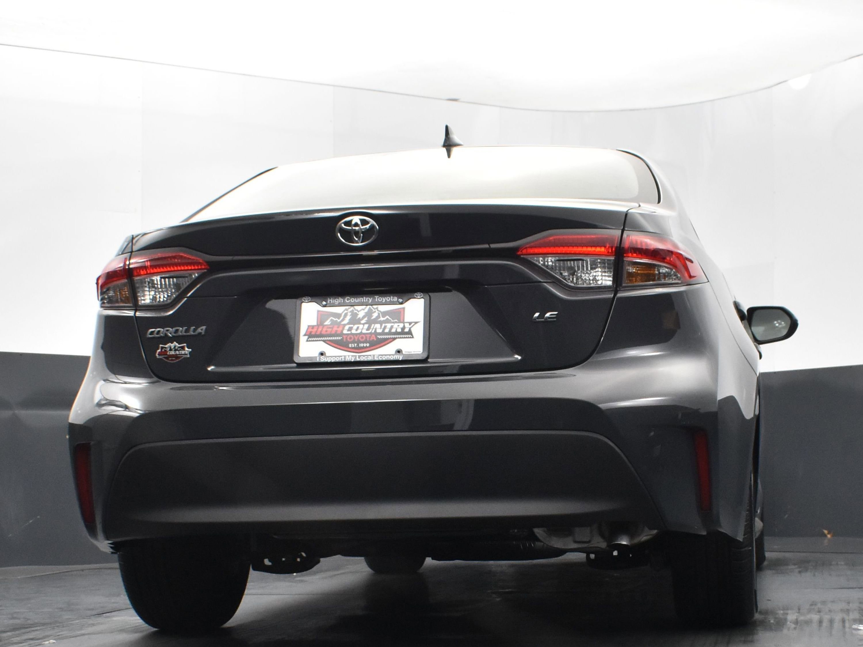 Used 2025 Toyota Corolla LE image 40