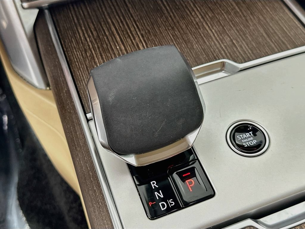 Used 2025 Land Rover Range Rover SE AWD/4WD image 19
