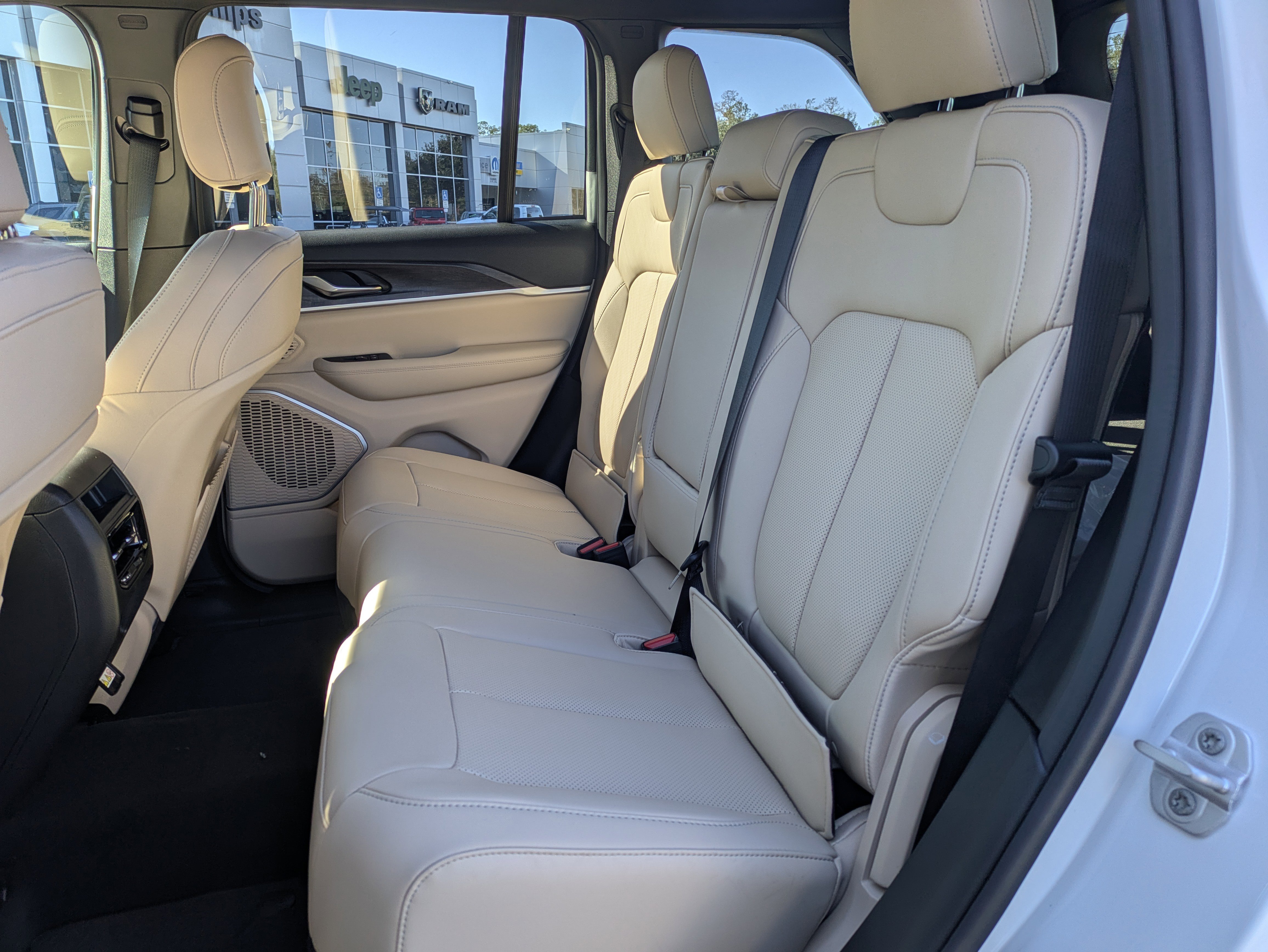 New 2026 Jeep Grand Cherokee Limited w/ Luxury Tech Group II image 14