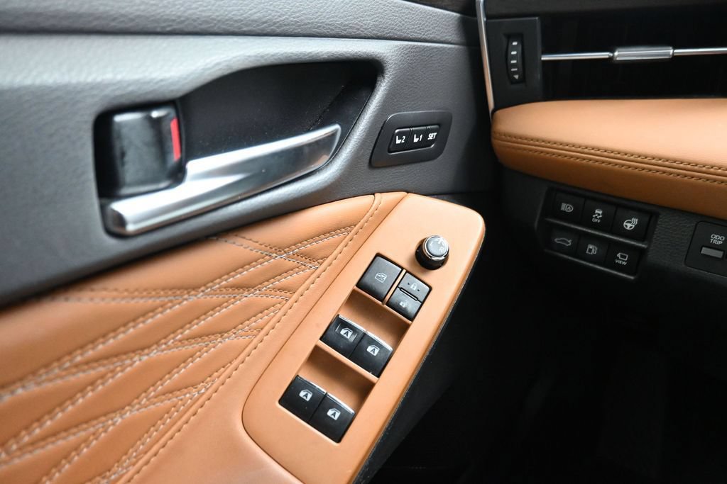 Used 2020 Toyota Avalon Limited w/ Advanced Safety Package FWD image 9