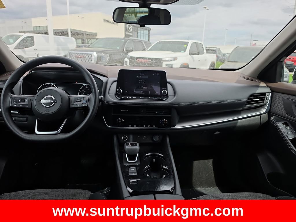 Used 2023 Nissan Rogue SV image 15