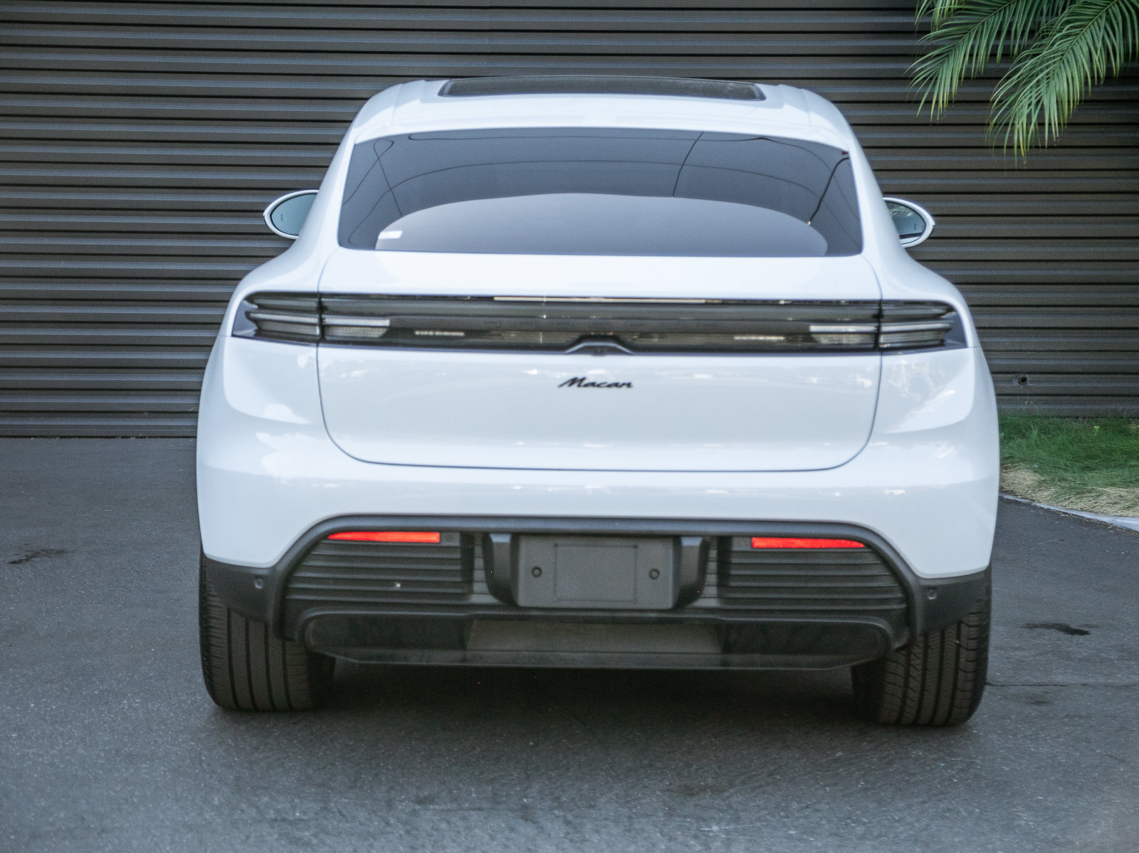 Certified 2025 Porsche Macan Electric RWD image 9