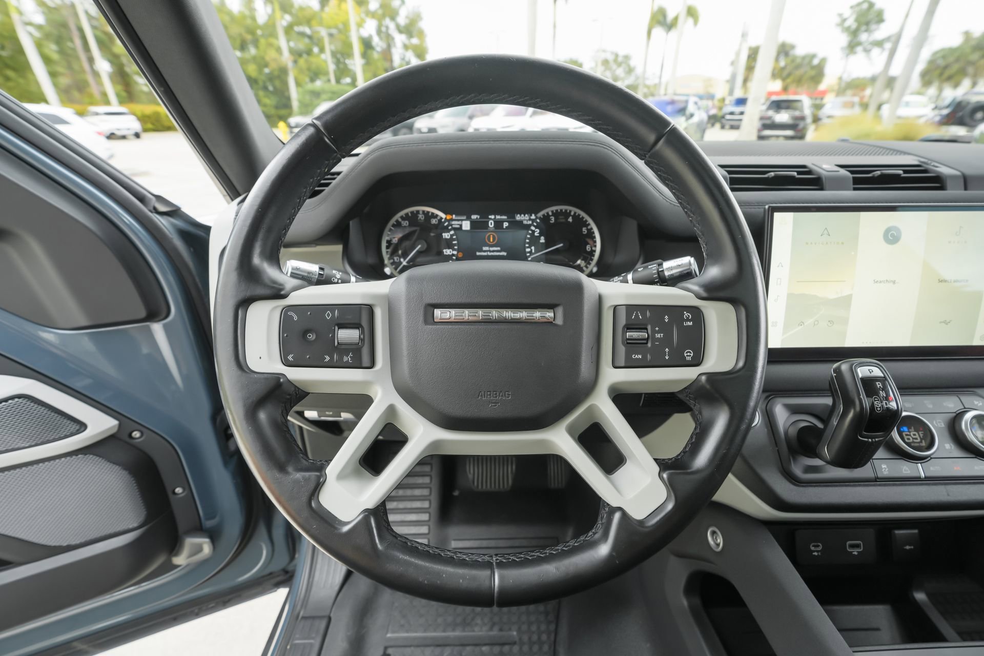 Used 2022 Land Rover Defender 110 SE image 8
