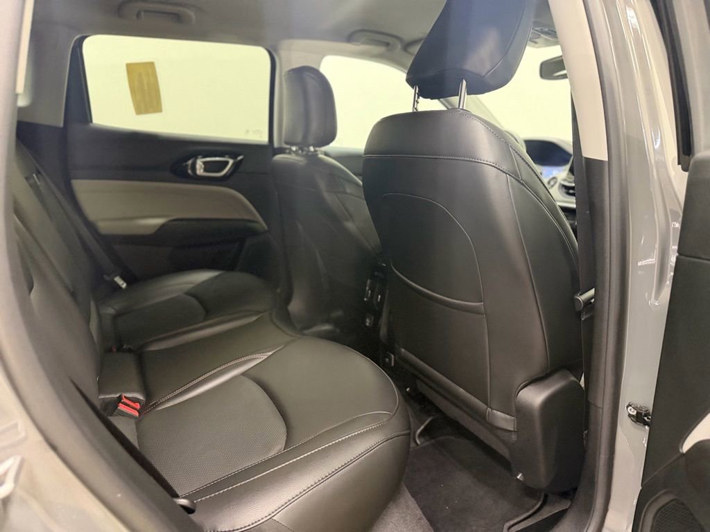 Used 2022 Jeep Compass Limited image 15