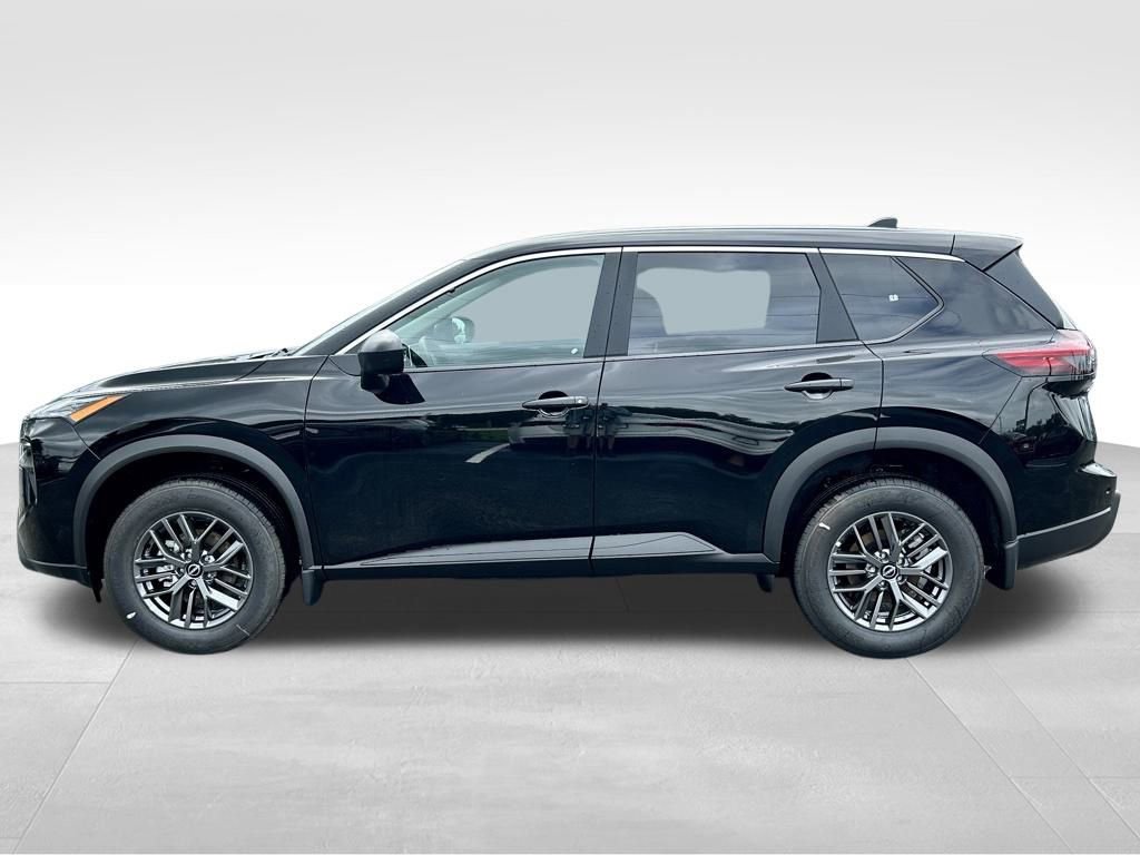 Used 2025 Nissan Rogue S AWD/4WD image 3