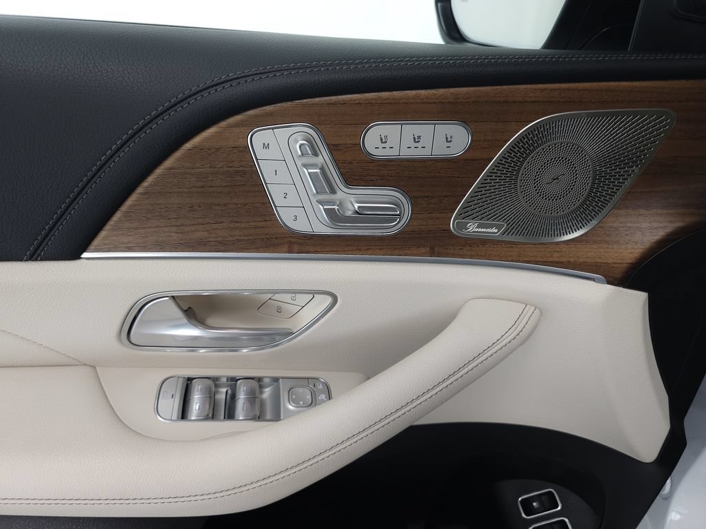 Used 2025 Mercedes-Benz GLE 450e 4MATIC w/ AMG Line Exterior image 6