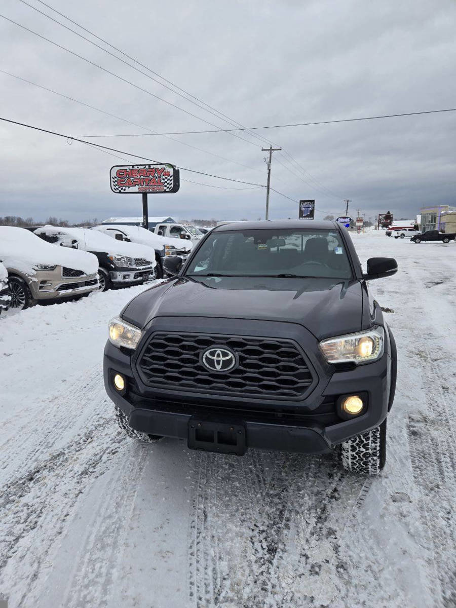 Used 2020 Toyota Tacoma TRD Off-Road w/ Technology Package image 6