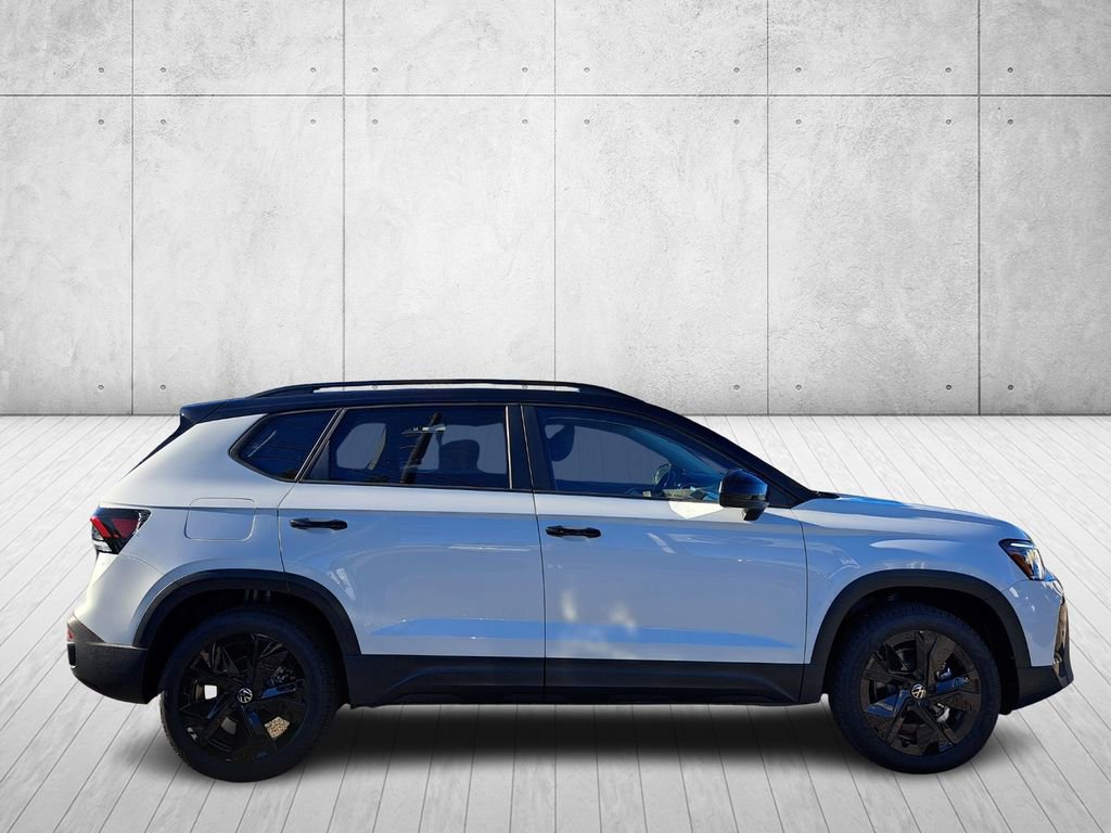 New 2026 Volkswagen Taos SE image 4