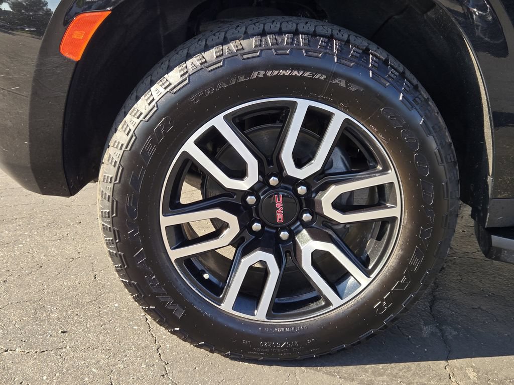 Certified 2022 GMC Yukon AT4 AWD/4WD image 7
