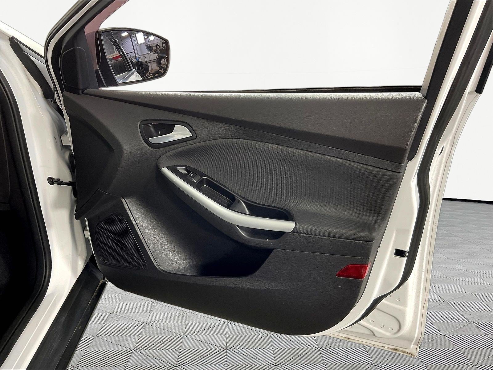 Used 2014 Ford Focus SE w/ Equipment Group 201A FWD image 26