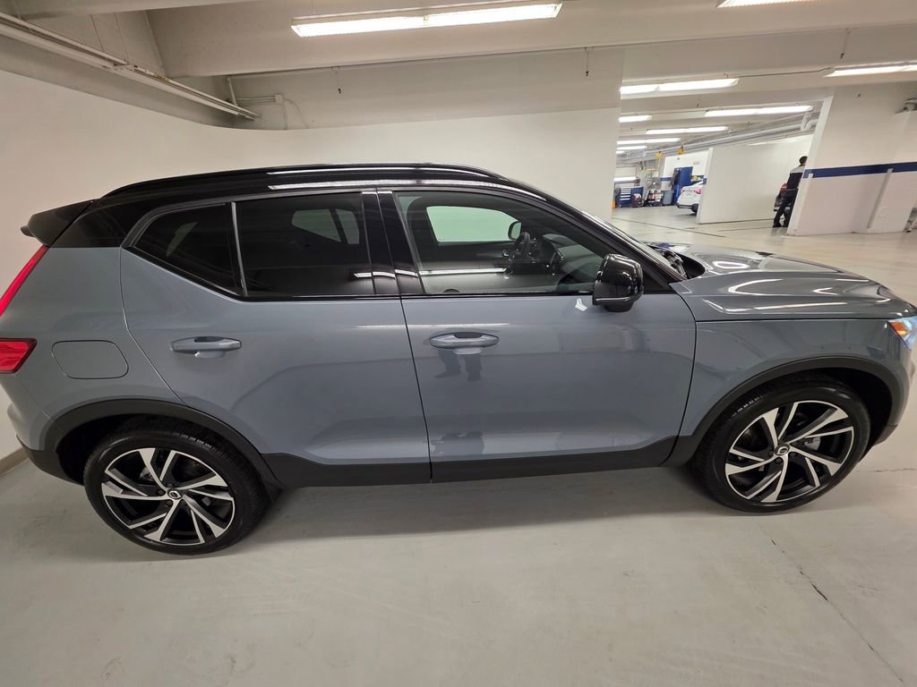 Used 2022 Volvo XC40 T5 R-Design w/ Advanced Package image 5