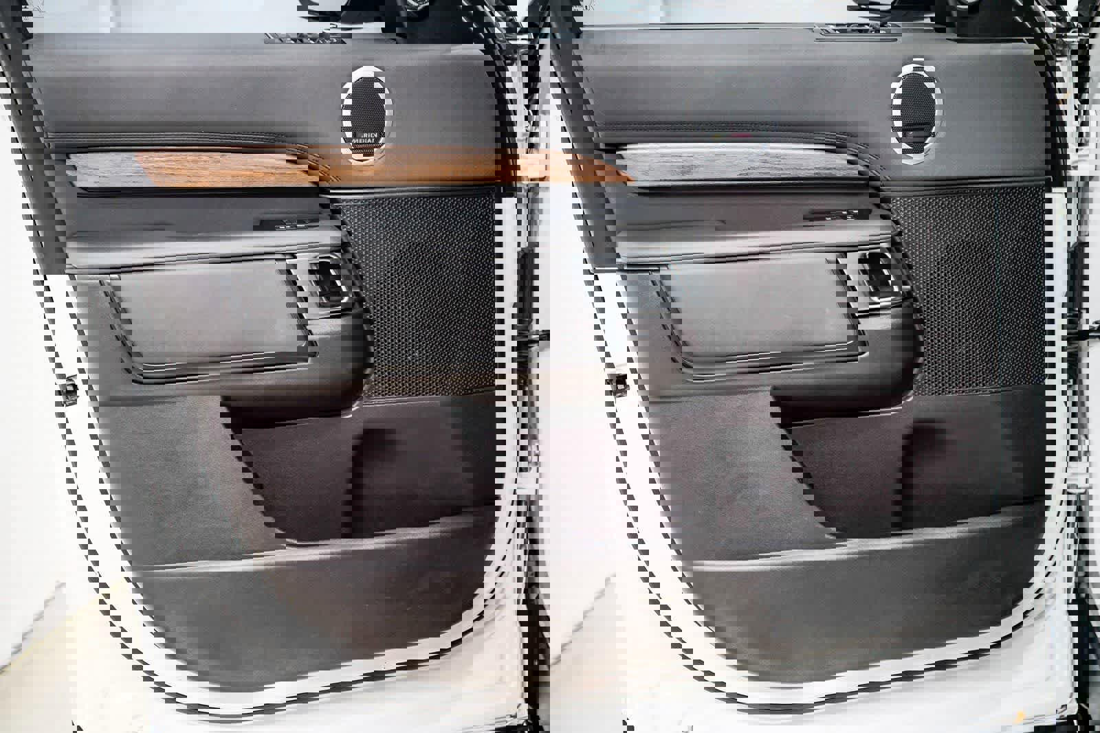 Used 2018 Land Rover Discovery HSE image 20