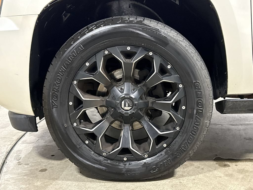 Used 2013 Chevrolet Avalanche LTZ AWD/4WD image 28