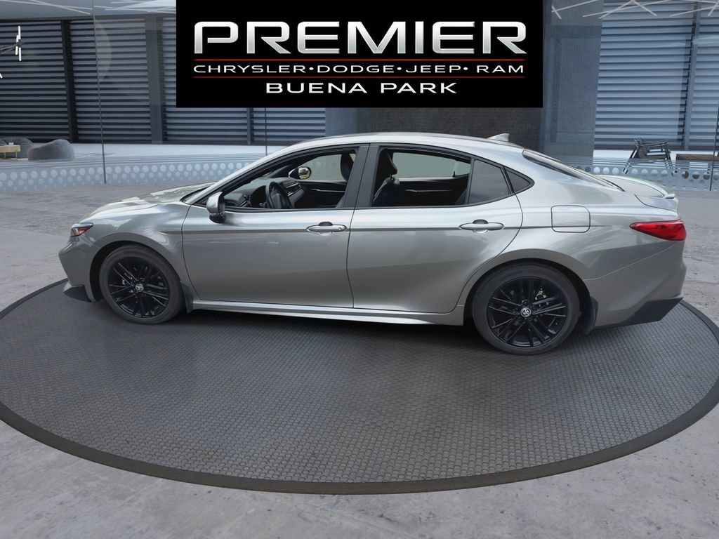 Used 2025 Toyota Camry SE FWD image 5