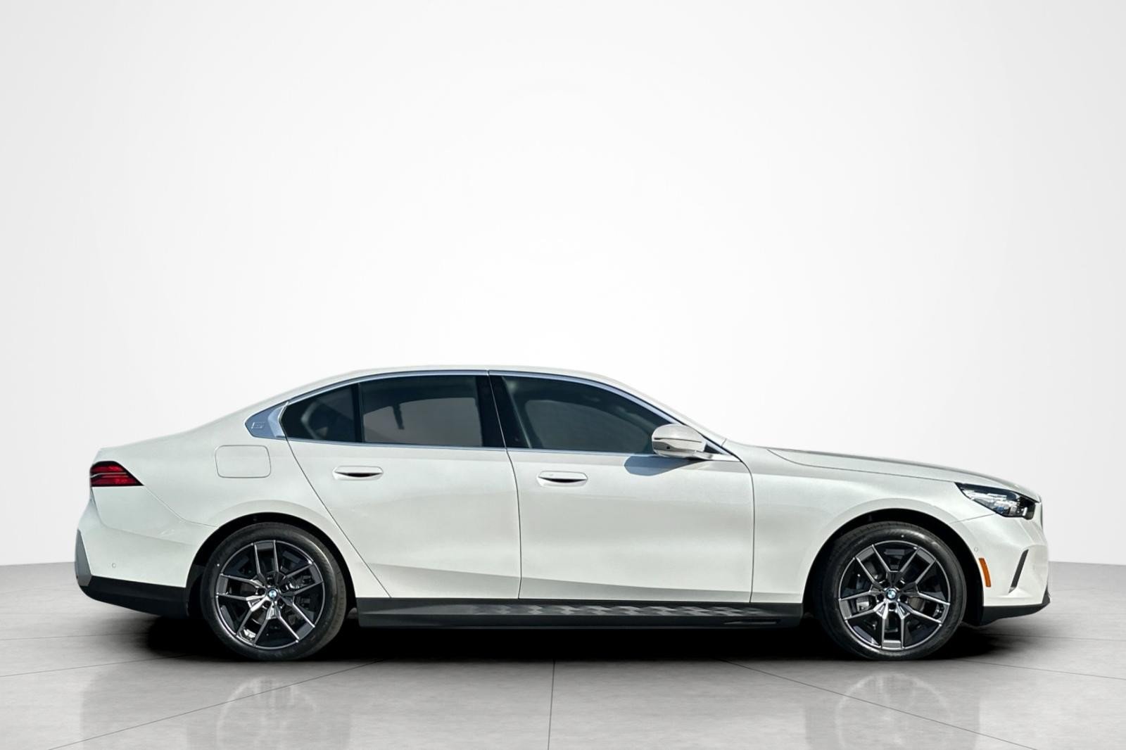 New 2027 BMW i5 eDrive40 w/ Premium Package RWD image 6