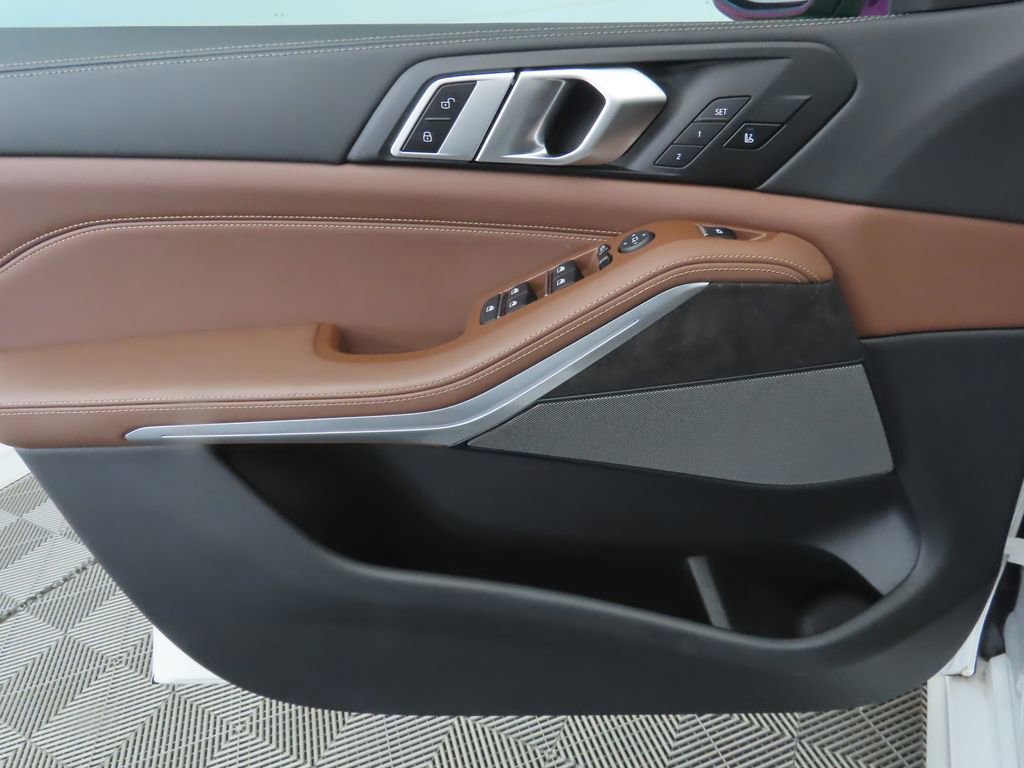 Used 2024 BMW X5 xDrive40i w/ Executive Package image 25