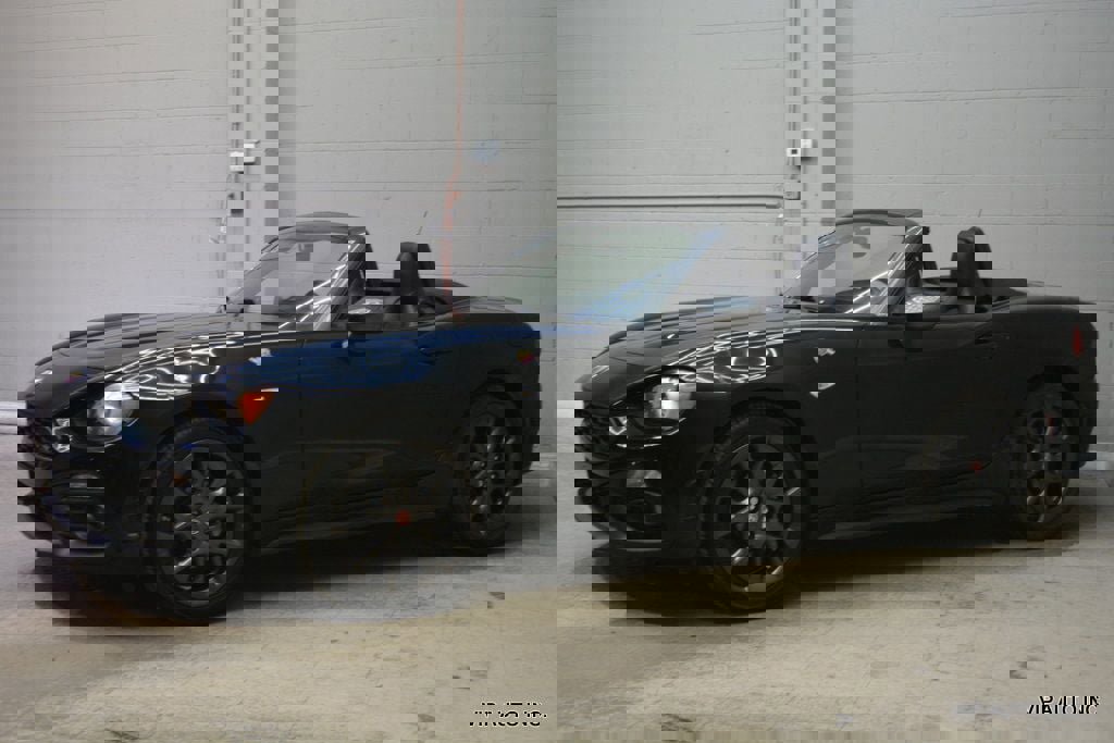 Used 2017 FIAT 124 Spider Abarth RWD image 24