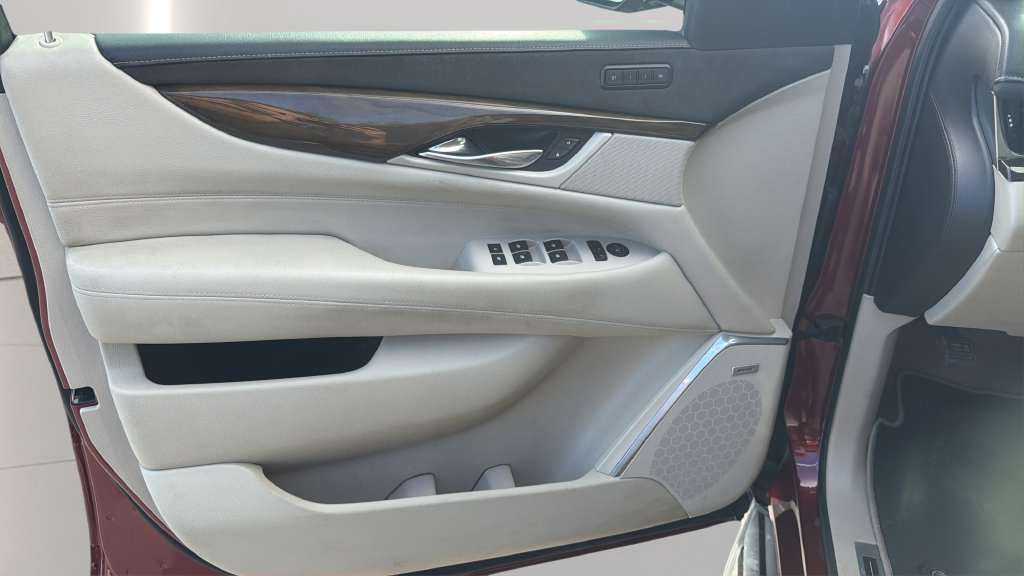 Used 2020 Cadillac Escalade Luxury RWD image 9