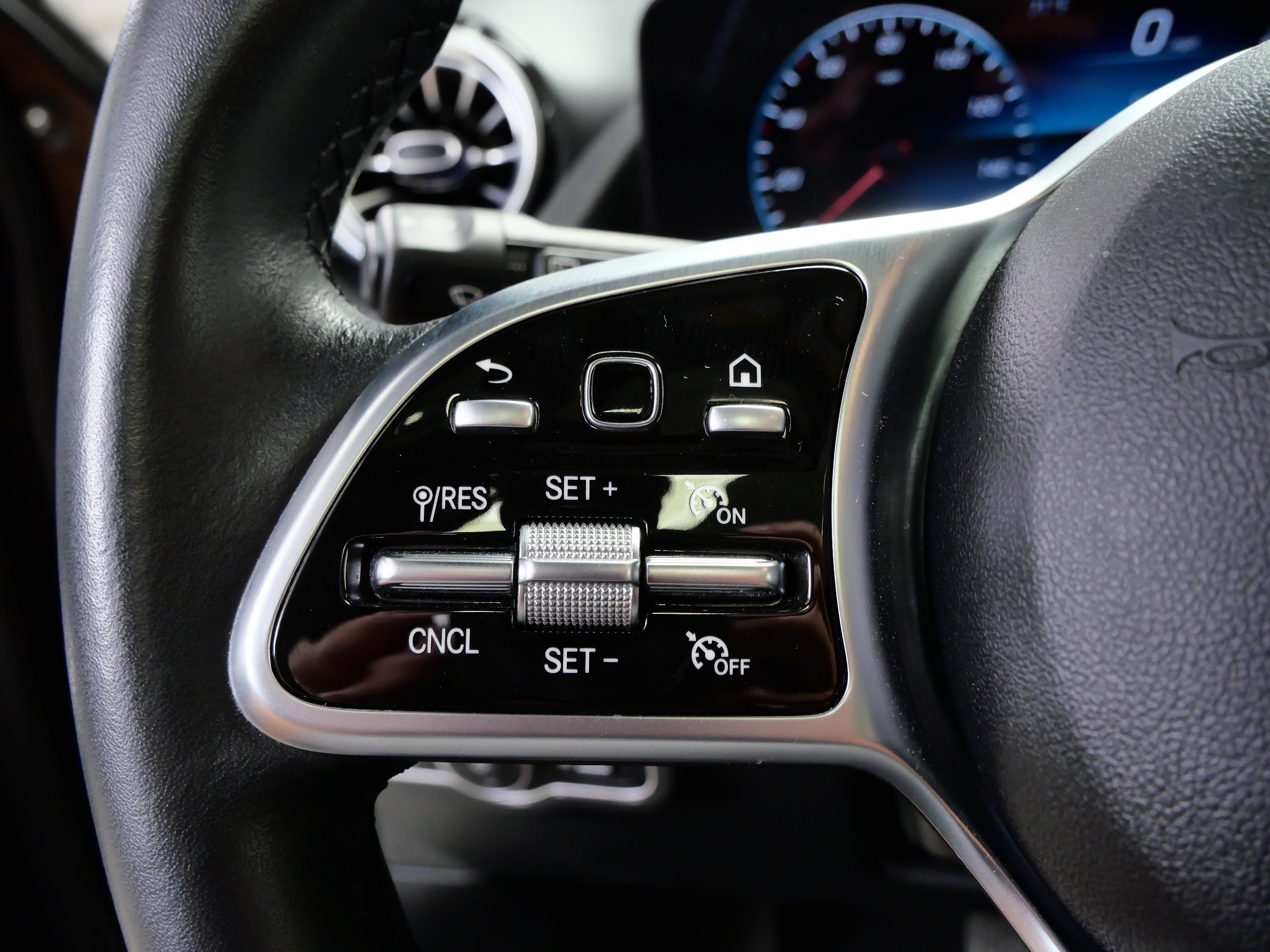Used 2023 Mercedes-Benz GLA 250 4MATIC w/ Premium Package image 28