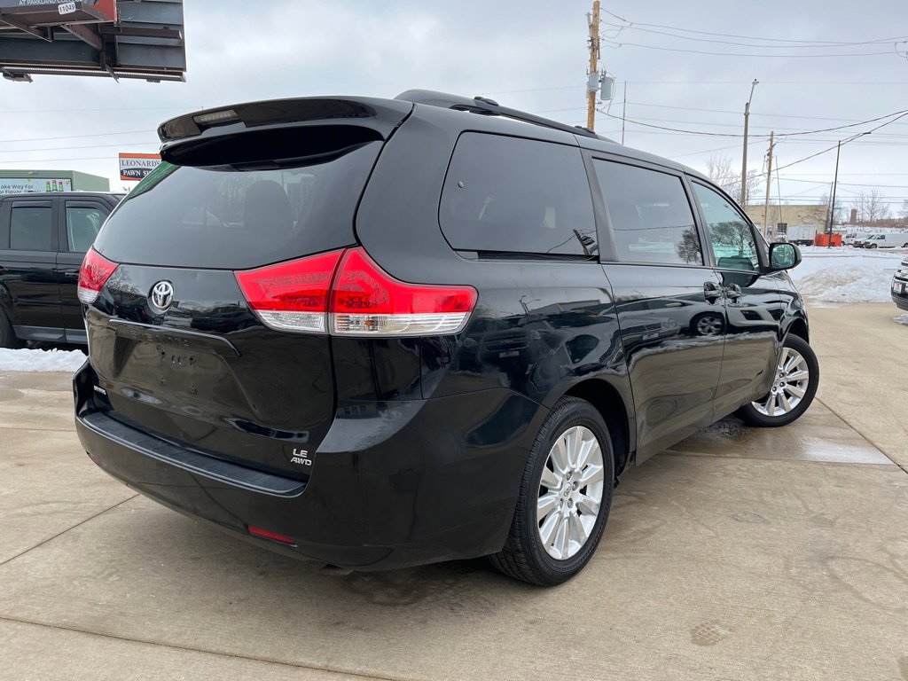 Used 2012 Toyota Sienna LE AWD/4WD image 5