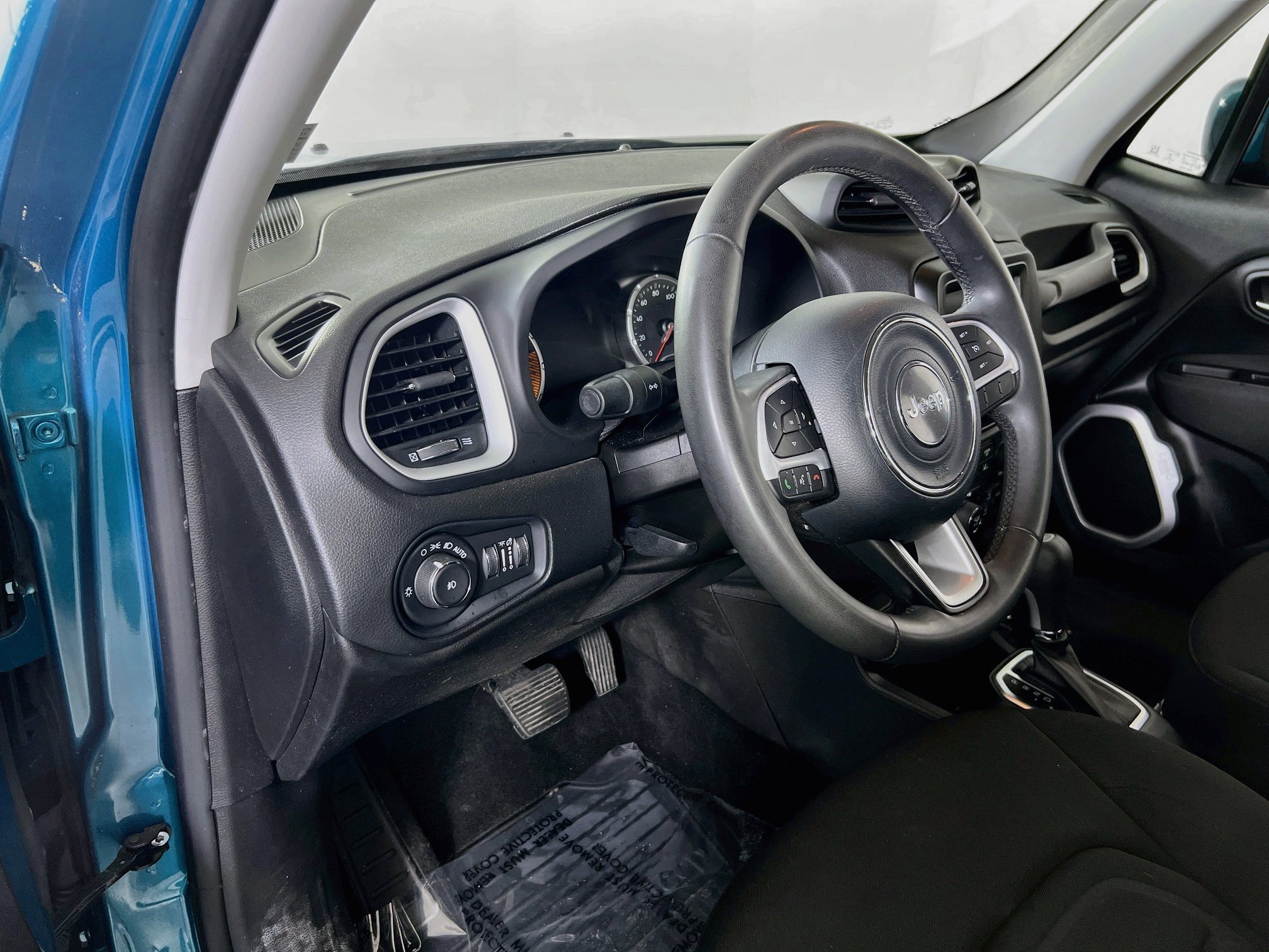 Used 2021 Jeep Renegade Latitude AWD/4WD image 9