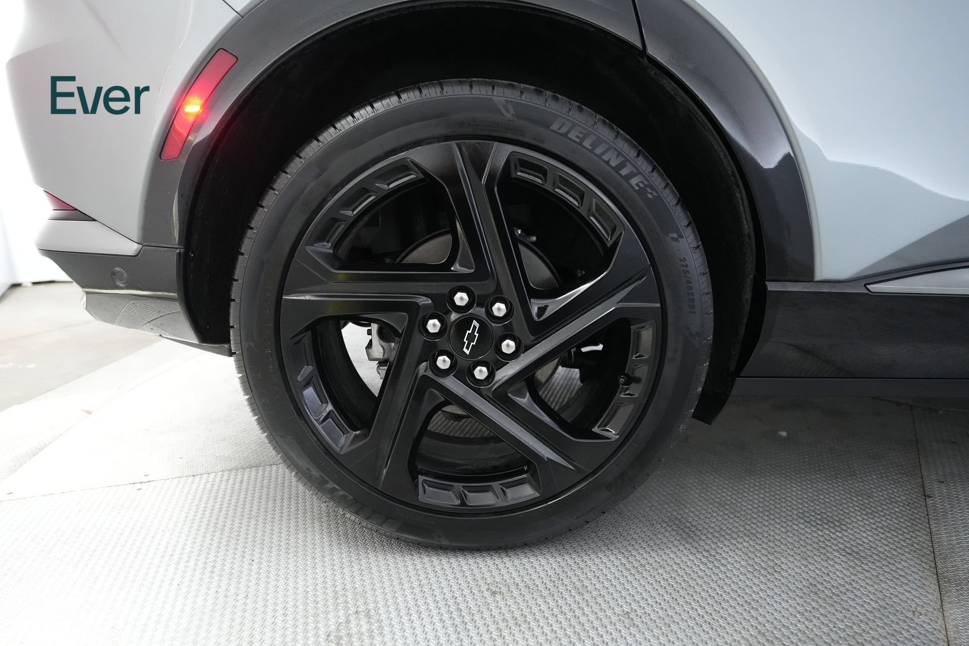 Used 2024 Chevrolet Equinox EV RS FWD image 21