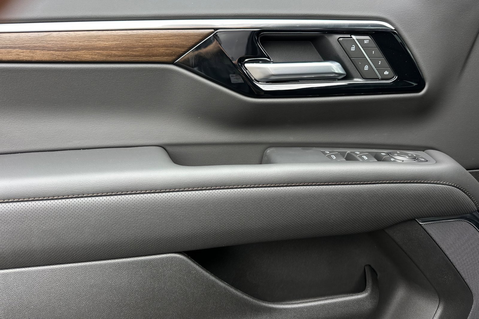 New 2026 Chevrolet Suburban High Country w/ LPO, Illumination Package image 11