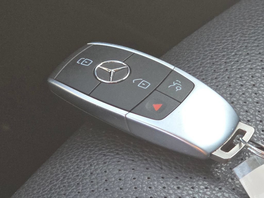 Used 2020 Mercedes-Benz GLC 300 4MATIC image 37