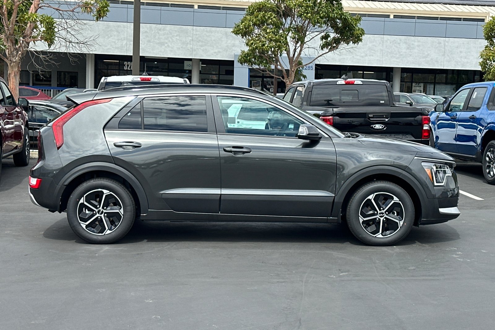 New 2026 Kia Niro EX FWD image 3