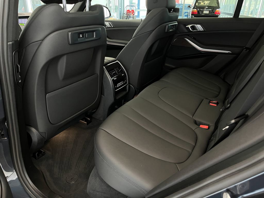 Used 2022 BMW X5 xDrive40i w/ Premium Package image 29