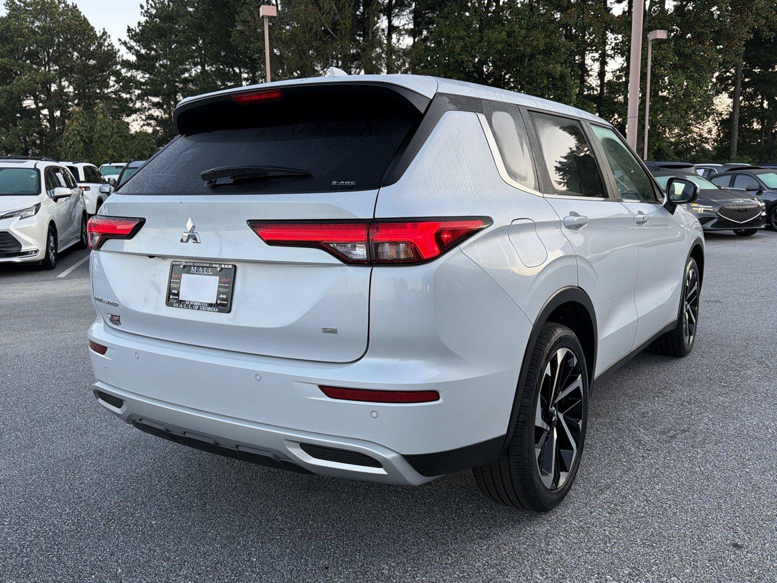 Used 2024 Mitsubishi Outlander SE AWD/4WD image 5
