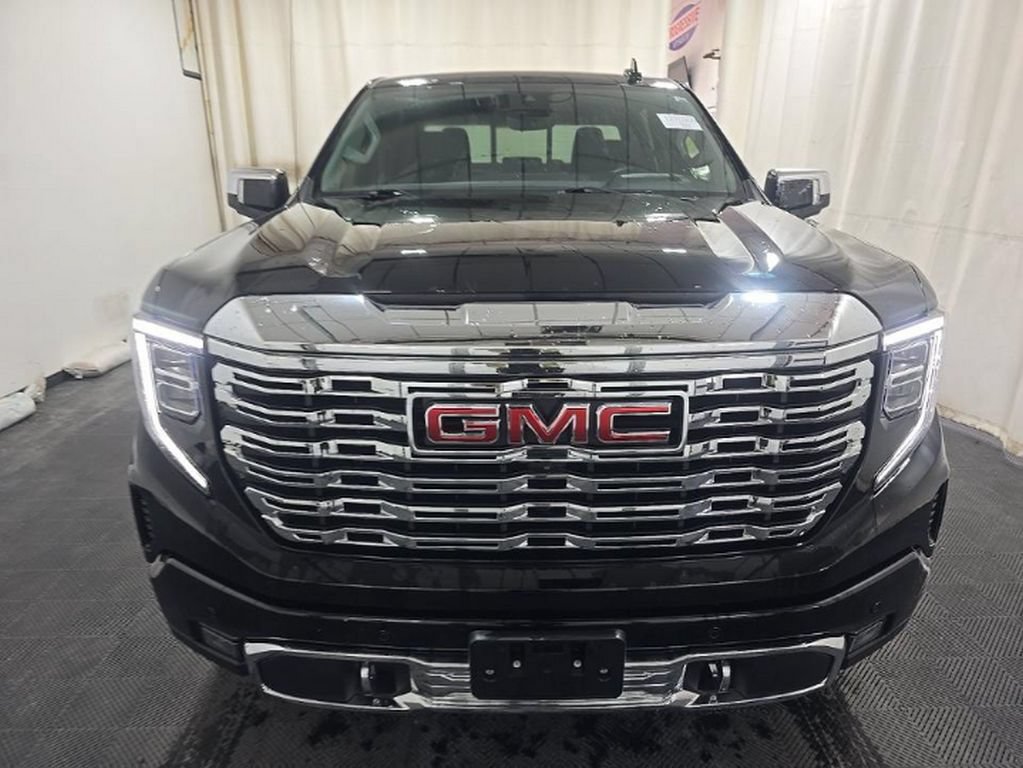 Used 2023 GMC Sierra 1500 Denali w/ Denali Reserve Package AWD/4WD image 3