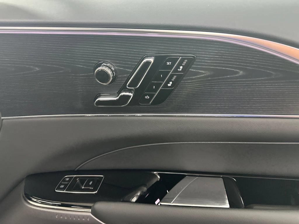 New 2026 Cadillac Lyriq Luxury AWD/4WD image 18