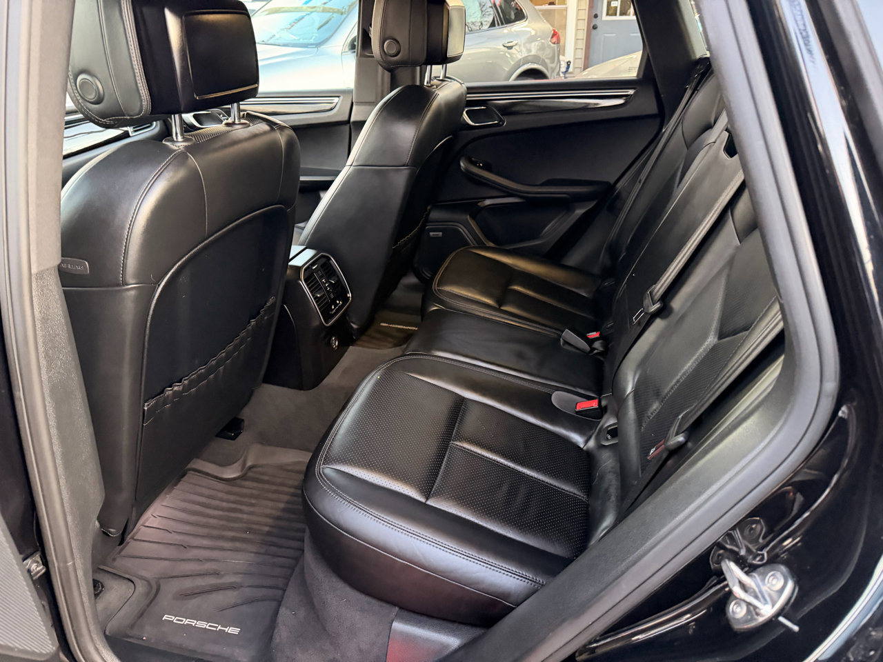 Used 2017 Porsche Macan S image 24