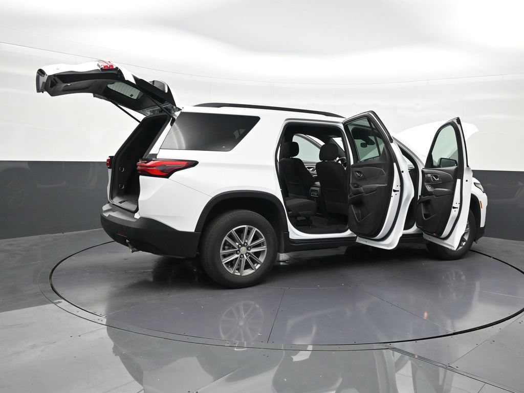 Used 2023 Chevrolet Traverse LT FWD image 32