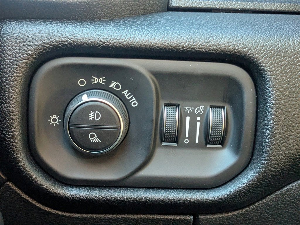 New 2026 RAM 1500 4x4 Crew Cab image 22