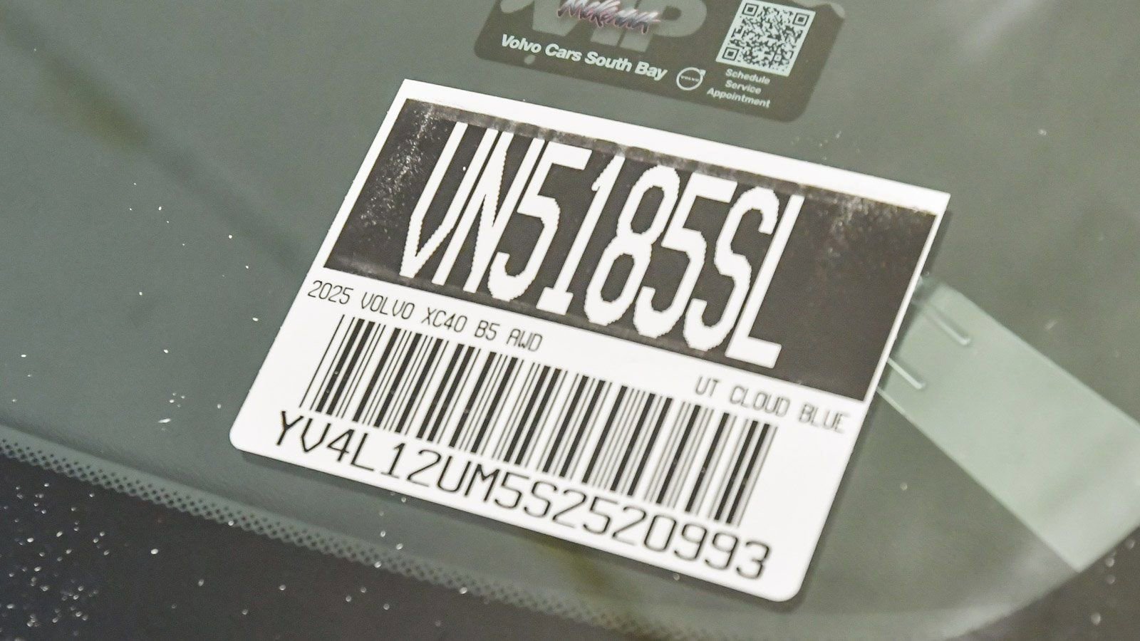 Certified 2025 Volvo XC40 B5 Ultra w/ Climate Package image 30