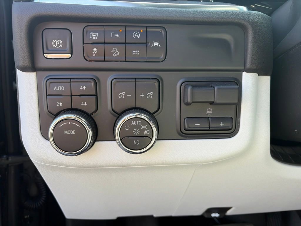 Used 2025 Chevrolet Tahoe Premier AWD/4WD image 18