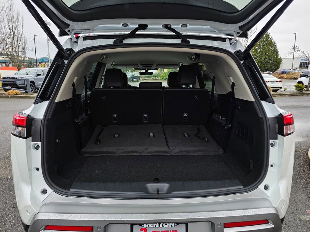 New 2025 Nissan Pathfinder SL image 11
